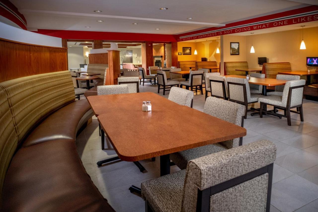 Holiday Inn Hotel & Suites Beckley By Ihg Екстериор снимка